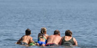 Die Sonne hat viele Brandenburger ins Freibad oder an den See gelockt. (Archivfoto)