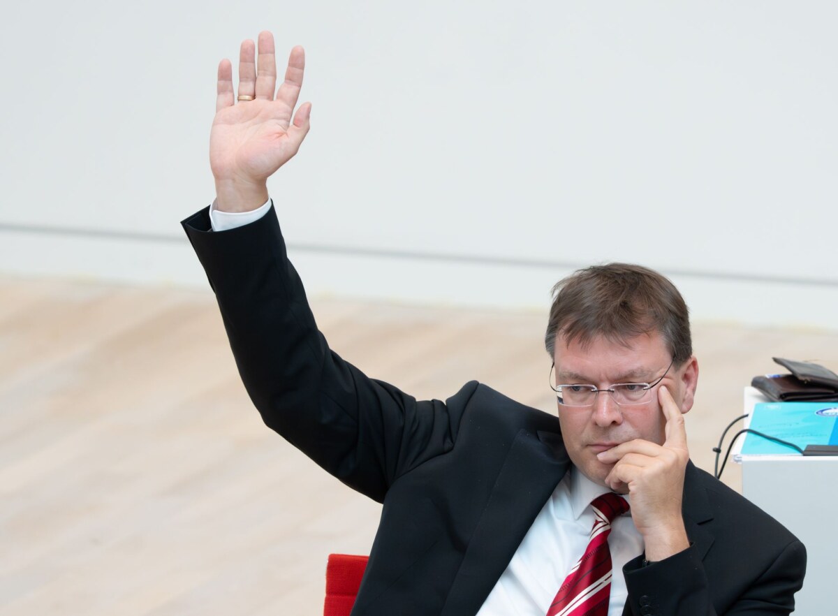 BSW-Abgeordneter Hornauf Der Brandenburger BSW-Landtagsabgeordnete Sven Hornauf sieht noch Änderungsbedarf am Haushalt. (Archivbild)