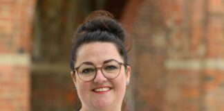 Sabrina Dimde geht mit dem besseren Ergebnis als ihre Kontrahentin in die Stichwahl im Juli. (Archivbild)