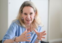 Sarah Wedl-Wilson ist ausgebildete Geigerin.