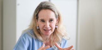 Sarah Wedl-Wilson ist ausgebildete Geigerin.