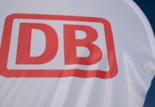 Die Deutsche Bahn arbeitet an der Reparatur eines defekten Stellwerks in Bernau. Wann die Störungen im Fernverkehr behoben sind, blieb noch unklar. (Symbolbild)