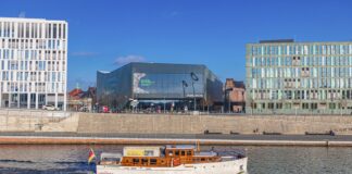Das Futurium liegt direkt an der Spree. Bild: IMAGO / imagebroker