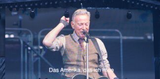 Bruce Springsteen spielte im Olympiastadion in Berlin - und hatte auch eine politische Botschaft.
