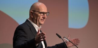 Brandenburgs SPD-Regierungschef Dietmar Woidke hält die Diskussion über ein Positionspapier aus seiner Partei gegen Aufrüstung für übertrieben. (Archivbild)
