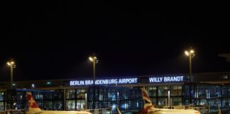 Wenn der Flugbetrieb am BER nachts eingestellt wird, lässt sich mit moderner Beleuchtung Energie sparen. (Archivbild)