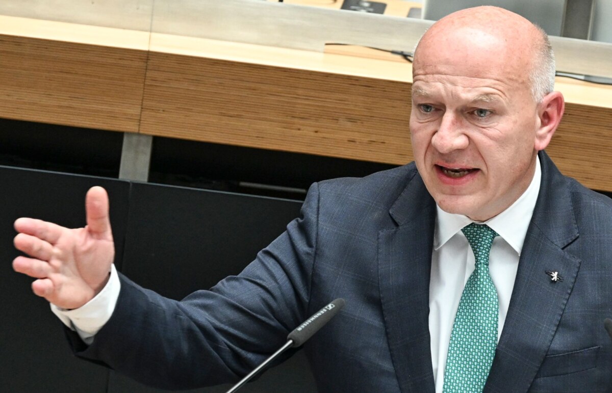 Plenarsitzung Berliner Abgeordnetenhaus Berlins Regierender Bürgermeister Kai Wegner (CDU) will weiter Autos in der Stadt.
