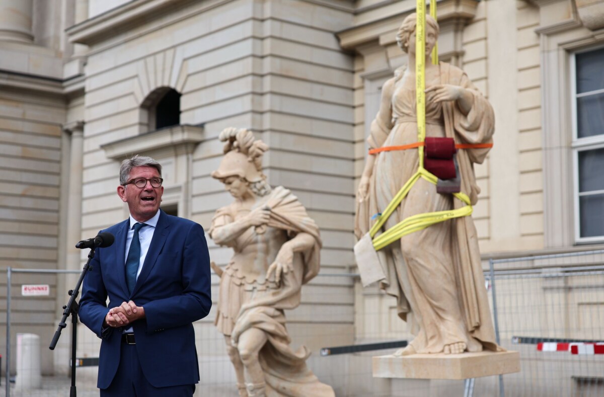 Kulturstaatsminister Weimer besucht Humboldt Forum Kulturstaatsminister Wolfram Weimer besuchte das Humboldt Forum anlässlich der baulichen Fertigstellung.