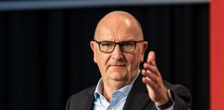 Brandenburgs Ministerpräsident Dietmar Woidke (SPD) will mit Gewerkschaften über die Zukunft der Lehrer sprechen.