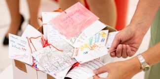 Der Landeselternrat Brandenburg fordert in einer Petition mit rund 21.000 Unterschriften die Rücknahme von Kürzungen bei der Bildung. 