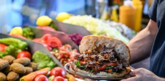 Durch das Lebensmittelüberwachungstransparenzgesetz sollten Bürger besser über Sauberkeit und Hygiene in Restaurants oder Imbissen informiert werden. (Archivbild)
