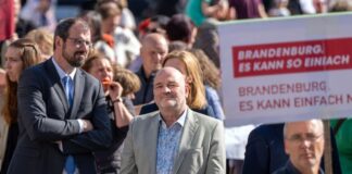 Brandenburgs Bildungsminister Steffen Freiberg (SPD) muss mit wachsendem Protest wegen Kürzungen umgehen. (Archivbild)