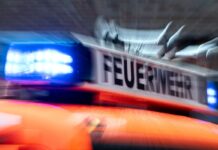 Einsatzkräfte der Feuerwehr sind seit den frühen Morgenstunden im Einsatz. (Symbolbild)