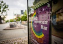 Vermummte griffen in Bad Freienwalde ein Fest gegen Hass und Hetze an. 