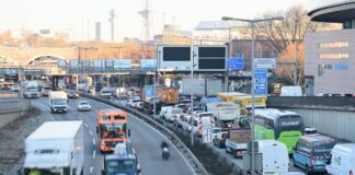Auf den Autobahnen rund um Berlin dürfte es über Pfingsten voll werden. (Archivbild)