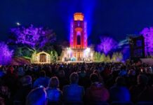 Nach Angaben der Stadt waren 1.500 Zuschauer bei der Premiere der diesjährigen Sagennacht dabei.