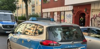 Die Mordkommission ermittelt im Fall eines toten Arztes in Berlin.
