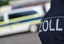 Mehrere Hauptzollämter durchsuchen mehr als 40 Räumlichkeiten wegen Abrechnungs- und Sozialbetrugs. 