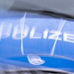 Einsatzkräfte der Polizei Brandenburg rückten heute zu Durchsuchungen im Zusammenhang mit der rechtsterroristischen «Kaiserreichsgruppe» aus. (Symbolbild) 