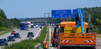 Autofahrer Richtung Berlin werden gebeten, die Unfallstelle weiträumig zu umfahren.