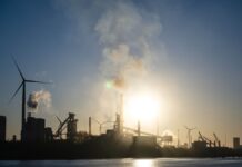 So schnell wie erhofft wird deutscher Stahl nicht grün, das heißt ohne CO2-Ausstoß, hergestellt. (Symbolbild)
