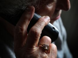 Im Kampf gegen sogenannte Schockanrufe organisierter Betrügerbanden vernetzt sich die Polizei internationaler. (Symbolbild)