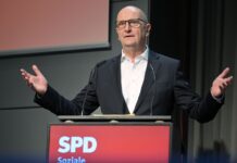 Brandenburgs Ministerpräsident Dietmar Woidke stellt sich auf dem SPD-Landesparteitag in Cottbus zur Wiederwahl als Landesvorsitzender. (Archivbild)