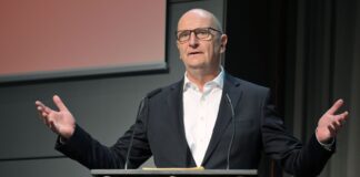 Brandenburgs Ministerpräsident Dietmar Woidke stellt sich auf dem SPD-Landesparteitag in Cottbus zur Wiederwahl als Landesvorsitzender. (Archivbild)