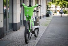 In den sozialen Medien kursieren Anleitungen, wie sich die E-Fahrräder von Lime knacken lassen. 
