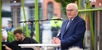 Bundespräsident Frank-Walter Steinmeier hat sich zur Aufhebung des Verbots für das rechtsextreme «Compact»-Magazin geäußert.