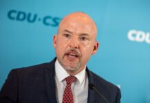 CSU-Landesgruppenchef Alexander Hoffmann erhebt schwere Vorwürfe gegen die Menschenrechtsorganisation Pro Asyl. (Archivbild)