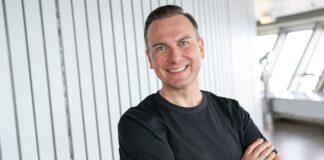 Tim Raue bietet in seinem neuen Restaurant heimische Küche an.