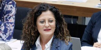Sozialsenatorin Cansel Kiziltepe (SPD) reagiert auf Äußerungen ihrer Kollegin Sarah Wedl-Wilso (parteilos) zur «Demokratieklausel» (Archivbild)    