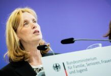 Bundesfamilienministerin Karin Prien weist darauf hin, dass die Kita-Situation in Deutschland regional sehr unterschiedlich ist. (Archivbild)