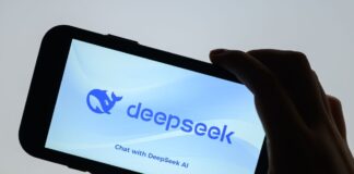 Die KI-App von DeepSeek soll wegen Verstößen gegen europäisches Recht aus den App-Stores von Apple und Google fliegen. (Archivbild)