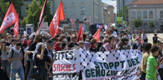 Etwa 300 Menschen zogen durch Potsdam.