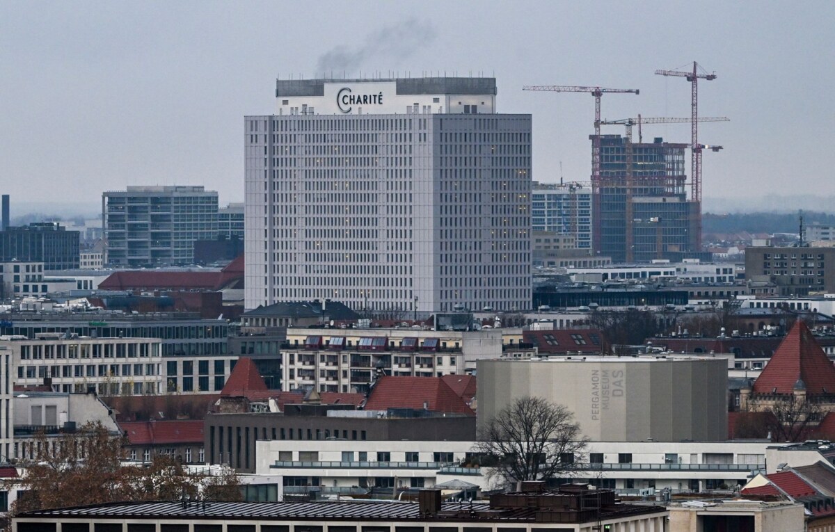 Charite in Berlin Bei der CFM arbeiten rund 3.500 Menschen in den Bereichen Medizintechnik, Krankentransport, Außenanlagepflege, Reinigung und Sicherheit (Symbolbild).