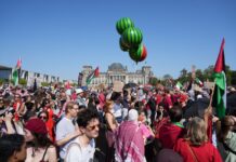 Tausende protestieren in Berlin gegen das israelische Vorgehen im Gazastreifen. 