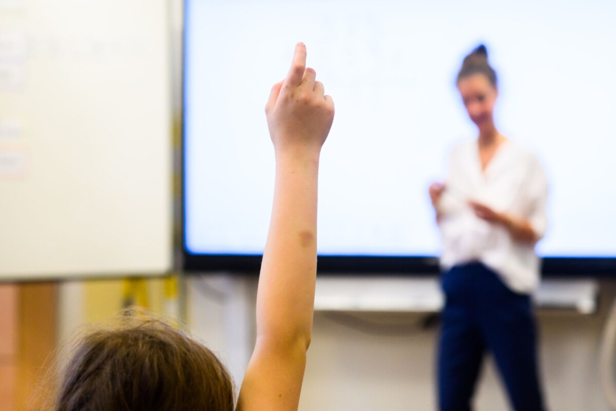 Unterricht in einem Klassenraum Studierende können sich für einen von 20 Plätzen bewerben. (Symbolbild)