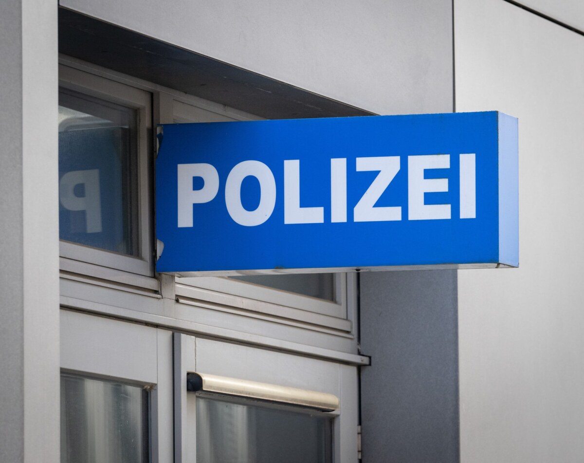 Polizei Schild Die Polizei bezifferte den entstandenen Schaden auf 150.000 Euro. (Symbolbild)