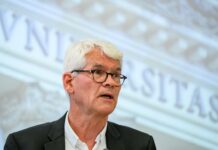 Der Präsident der Europa-Universität Viadrina, Eduard Mühle, warnt vor einem weiteren Rechtsruch in der Stadt. (Archivbild)