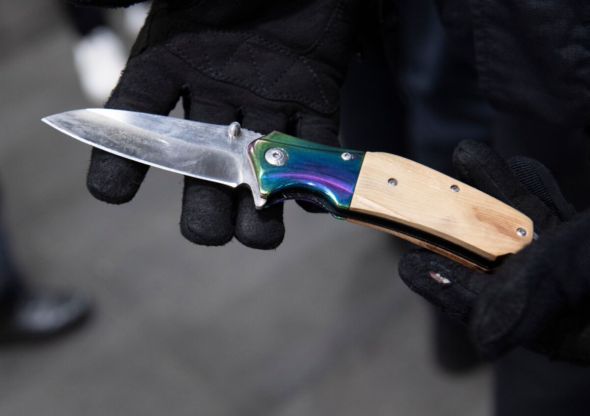 Ein Messer - Illustration Der Berliner Senat hat laut Verfassungsgericht eine Anfrage der AfD zu Unrecht abgelehnt. (Symbolbild)