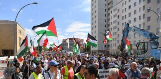 An dem Protestzug von Tempelhof nach Kreuzberg nahmen laut Polizei 400 Menschen teil.