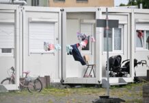 Auf dem Tempelhofer Feld soll es künftig noch mehr Geflüchtetenunterkünfte geben. 