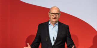 Brandenburgs Ministerpräsident Dietmar Woidke ist als SPD-Landeschef wiedergewählt worden.