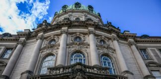Zur Oberbürgermeisterwahl in Potsdam könnten mindestens vier Kandidatinnen oder Kandidaten antreten (Archivbild).