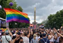 Der Christopher Street Day ist in Berlin ein Großevent - diesmal ohne das Regenbogennetzwerk der Bundestagsverwaltung. (Archivbild)