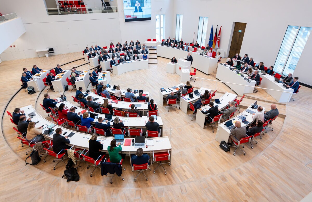 Landtag Brandenburg Drei der vier Fraktionen des Brandenburger Landtags wollen die Diätenregelung teilweise ändern (Archivbild).