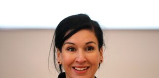 Noosha Aubel (parteilos) war sechs Jahre lang Beigeordnete für Bildung, Kultur, Jugend und Sport in Potsdam. Zuletzt war sie Stadträtin und Dezernentin für Bildung, Integration, öffentliche Dienste und Sicherheit in Flensburg. (Archivbild)