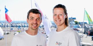 Simon Diesch (l) und Anna Markfort segelten zu WM-Silber. 